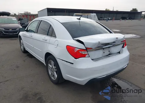 2011 Chrysler 200 Lx z USA, uszkodzony, nr VIN 1C3BC4FB9BN553725
